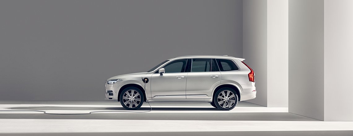 Volvo-XC90_processed.jpg